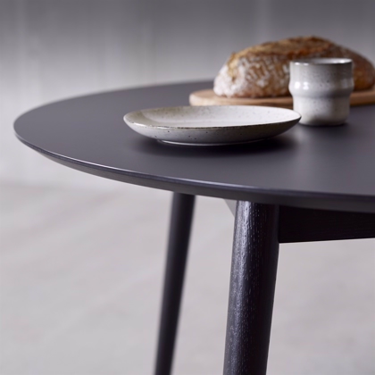 Meza by Hammel Round spisebord  Sort Fenix/ Nanolaminat  m. sortbejdset ben