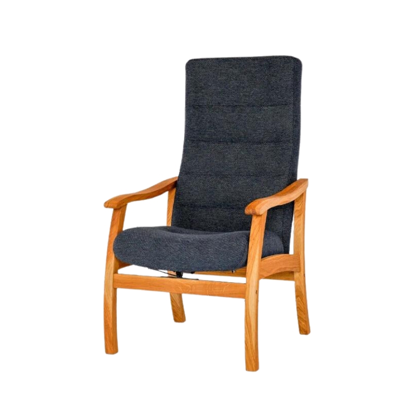 Se Hanstholm medium lænestol | Slidstærkt blåt stof hos Møbelsalg