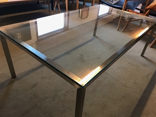 Sofabord i stål med glasplade   